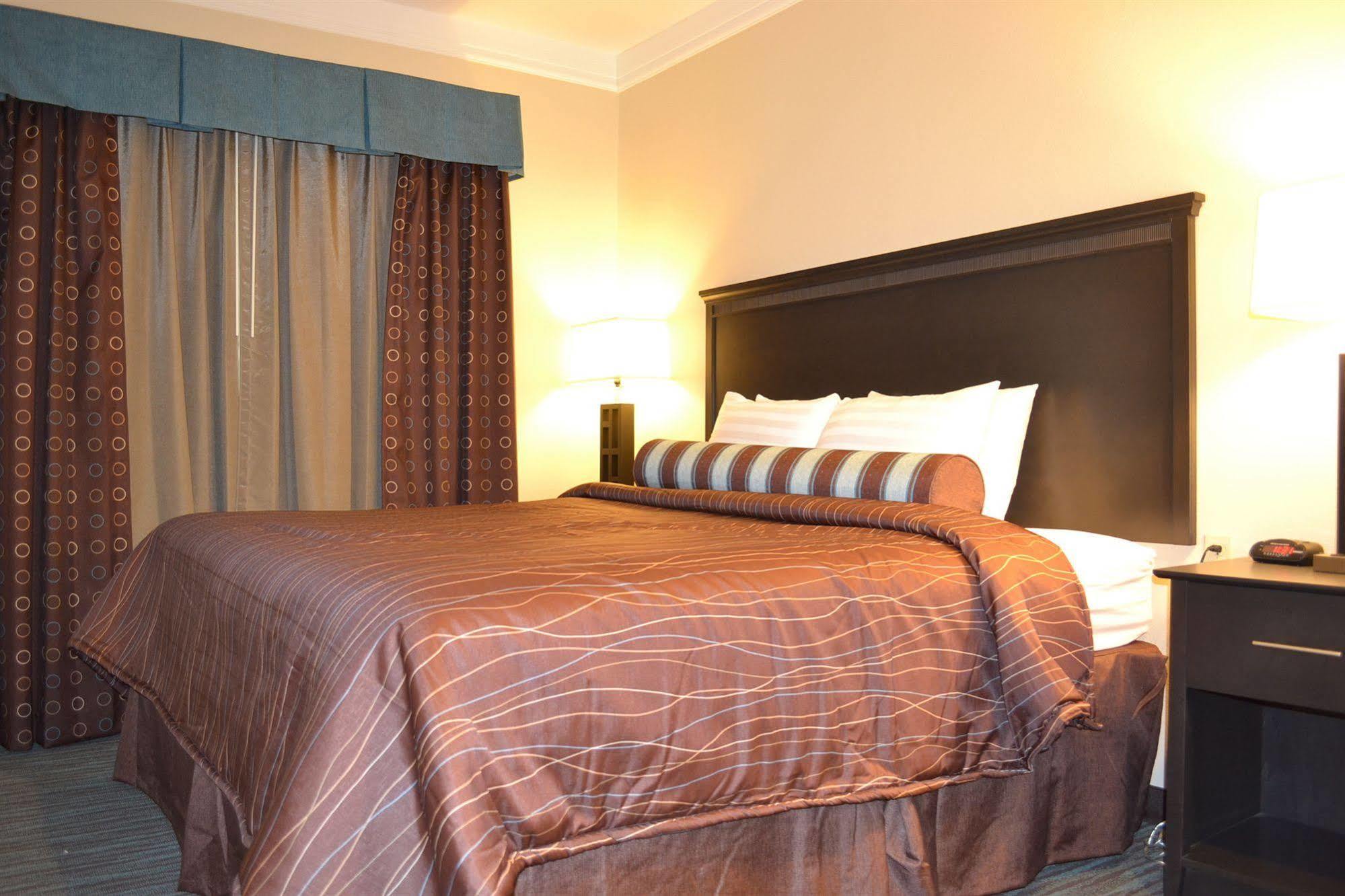 Red River Inn And Suites Такервилл Экстерьер фото